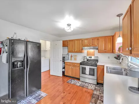 Kitchen - 68 Robinhill Dr, Lititz, PA 17543 photo 3 of 3
