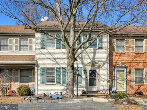68 Robinhill Dr, Lititz, PA 17543