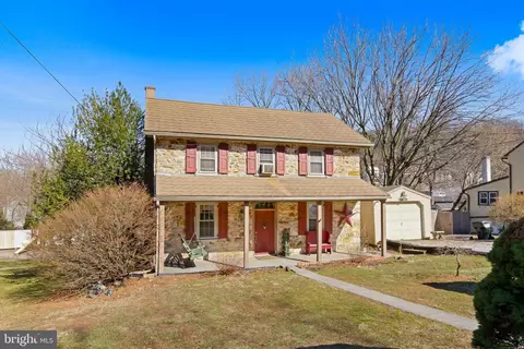 5353 Strasburg Rd, Kinzers, PA 17535
