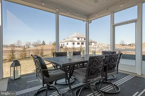 Exterior - 425 Southampton Dr, Lititz, PA 17543 photo 6 of 11