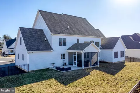Exterior - 425 Southampton Dr, Lititz, PA 17543 photo 9 of 11