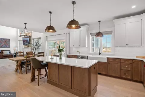 Kitchen - 425 Southampton Dr, Lititz, PA 17543 photo 5 of 8