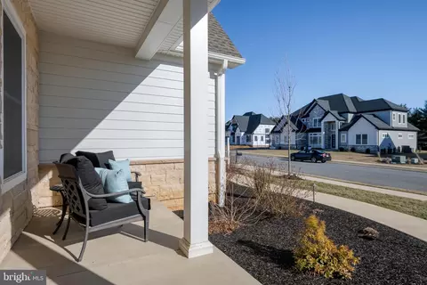 Exterior - 425 Southampton Dr, Lititz, PA 17543 photo 4 of 11