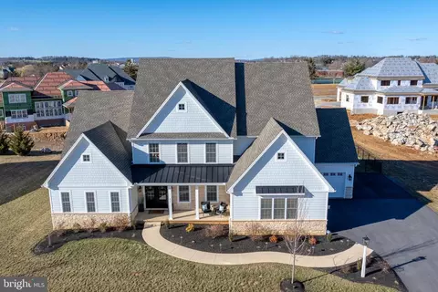 Exterior - 425 Southampton Dr, Lititz, PA 17543 photo 10 of 11