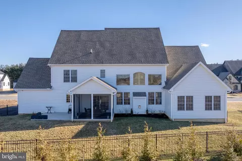 Exterior - 425 Southampton Dr, Lititz, PA 17543 photo 8 of 11