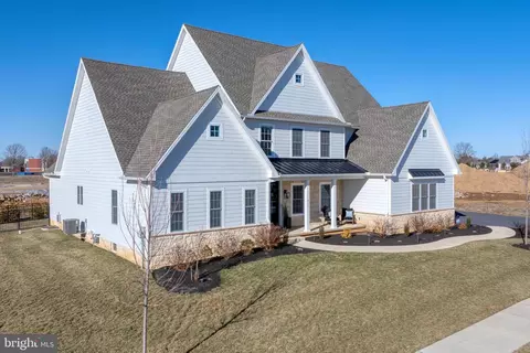Exterior - 425 Southampton Dr, Lititz, PA 17543 photo 3 of 11
