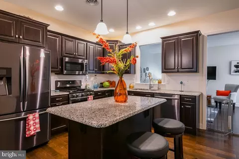 Kitchen - 347 Pin Oak Dr, Lititz, PA 17543 photo 2 of 3