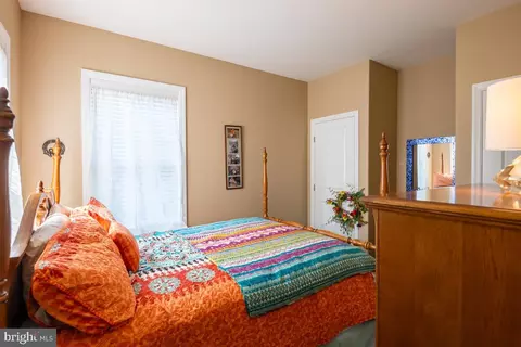 Bedroom - 347 Pin Oak Dr, Lititz, PA 17543 photo 2 of 2