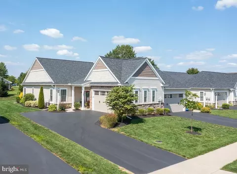 347 Pin Oak Dr, Lititz, PA 17543