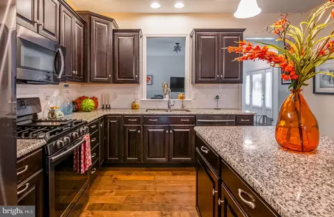 Kitchen - 347 Pin Oak Dr, Lititz, PA 17543 photo 3 of 3