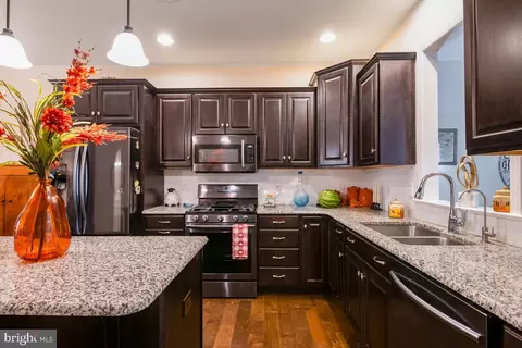 Kitchen - 347 Pin Oak Dr, Lititz, PA 17543 photo 1 of 3