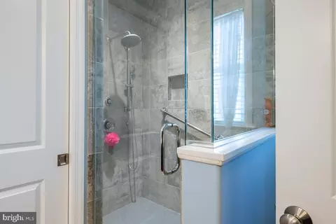 Bath - 347 Pin Oak Dr, Lititz, PA 17543 photo 1 of 2