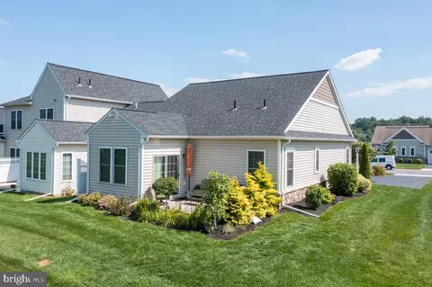 Exterior - 347 Pin Oak Dr, Lititz, PA 17543 photo 1 of 1