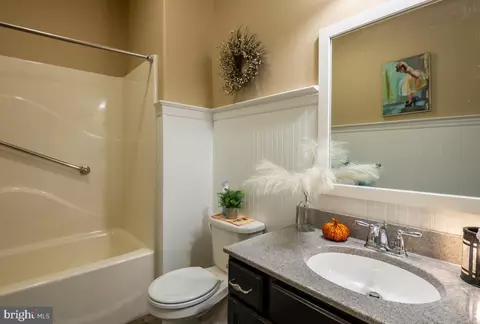 Bath - 347 Pin Oak Dr, Lititz, PA 17543 photo 2 of 2