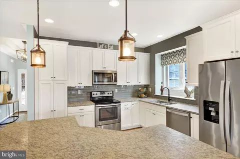 Kitchen - 470 Valor Dr, Lititz, PA 17543 photo 4 of 4