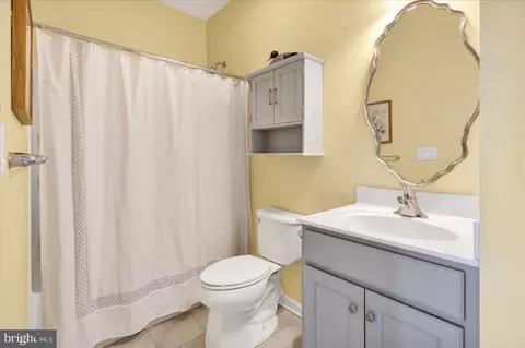 Bath - 470 Valor Dr, Lititz, PA 17543 photo 2 of 2
