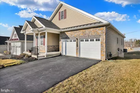 Exterior - 470 Valor Dr, Lititz, PA 17543 photo 7 of 8