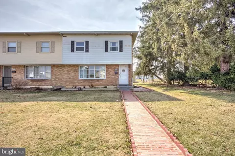 424 Locust St, Denver, PA 17517