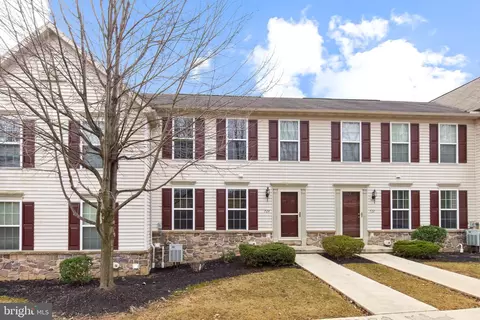 Exterior - 724 E Newport Rd, Lititz, PA 17543 photo 2 of 5
