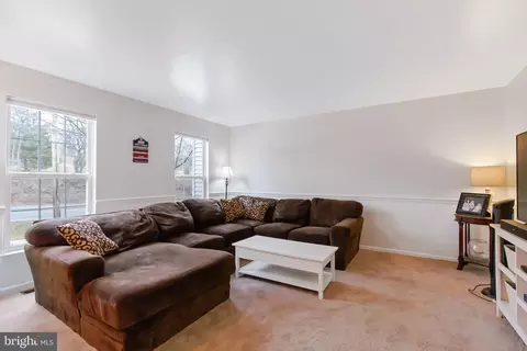 Living - 724 E Newport Rd, Lititz, PA 17543 photo 1 of 1