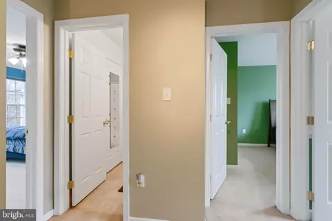 Entry Way - 724 E Newport Rd, Lititz, PA 17543 photo 3 of 4
