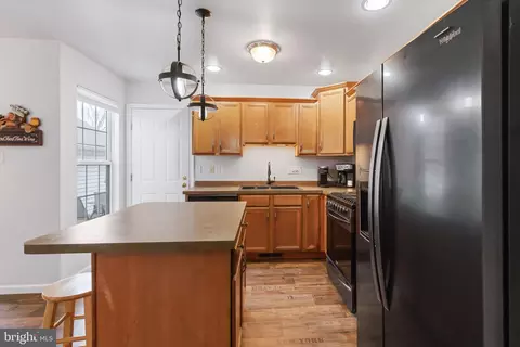 Kitchen - 724 E Newport Rd, Lititz, PA 17543 photo 2 of 3