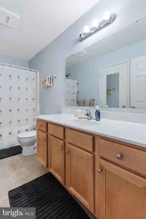 Bath - 724 E Newport Rd, Lititz, PA 17543 photo 1 of 2