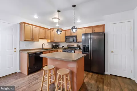 Kitchen - 724 E Newport Rd, Lititz, PA 17543 photo 3 of 3