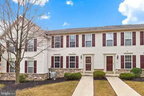 Exterior - 724 E Newport Rd, Lititz, PA 17543 photo 3 of 5