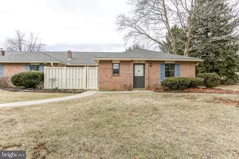165 Valleybrook Dr, Lancaster, PA 17601