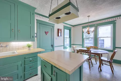 Kitchen - 405 S Cedar St, Lititz, PA 17543 photo 4 of 5