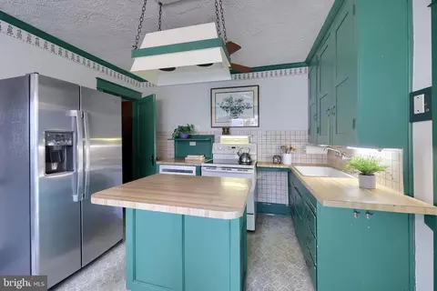 Kitchen - 405 S Cedar St, Lititz, PA 17543 photo 1 of 5
