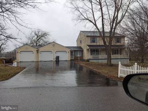 3 Spring Hill Ln, Elizabethtown, PA 17022