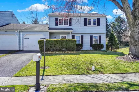 2224 Harmony Hill Dr, Lancaster, PA 17601