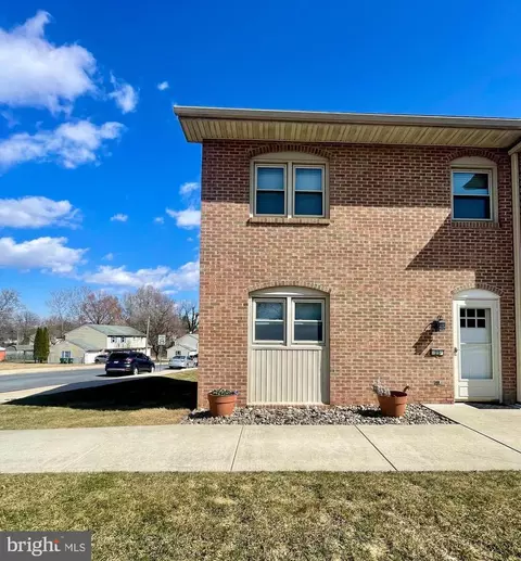 25 Fulton St, Akron, PA 17501
