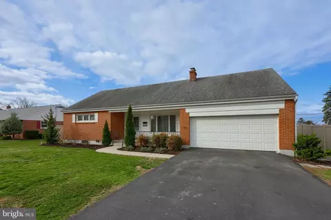 1232 Marie Ave, Ephrata, PA 17522