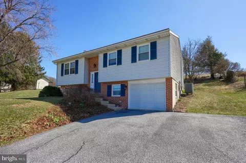310 Long Ln, Lititz, PA 17543 photo 3