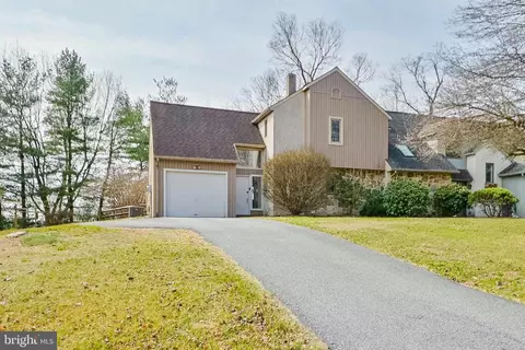 3498 Dawn View Dr, Lancaster, PA 17601