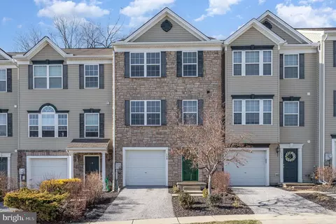 108 Knollwood Rd, Millersville, PA 17551