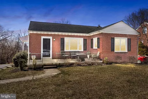 1218 Diamond St, Akron, PA 17501