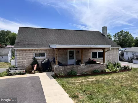 4498 Chinchilla Ave, Mount Joy, PA 17552