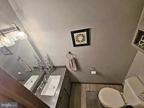 Bath - 402 Snyder Hill Rd, Lititz, PA 17543 photo 3 of 3