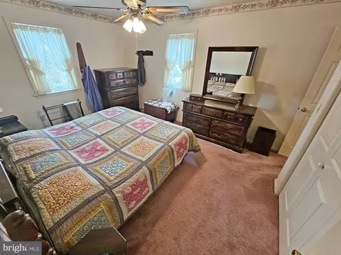 Bedroom - 402 Snyder Hill Rd, Lititz, PA 17543 photo 5 of 7