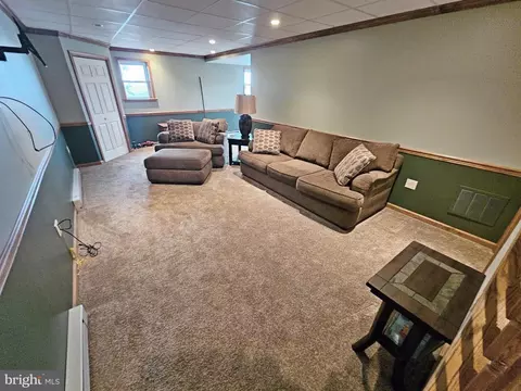 Living - 402 Snyder Hill Rd, Lititz, PA 17543 photo 1 of 1