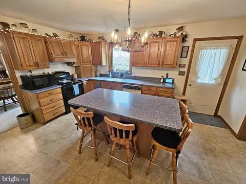 Kitchen - 402 Snyder Hill Rd, Lititz, PA 17543 photo 1 of 4
