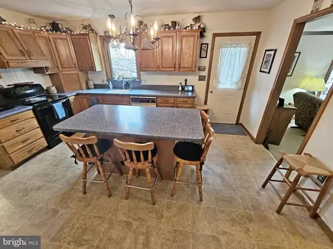 Kitchen - 402 Snyder Hill Rd, Lititz, PA 17543 photo 4 of 4