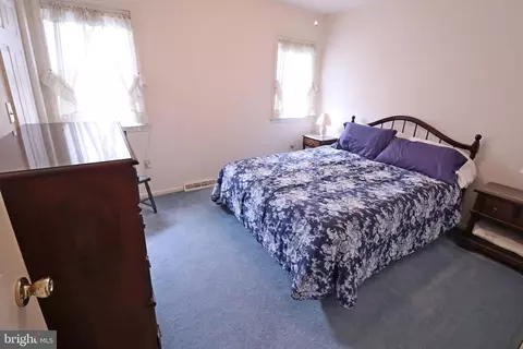 Bedroom - 402 Snyder Hill Rd, Lititz, PA 17543 photo 7 of 7