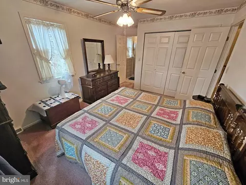 Bedroom - 402 Snyder Hill Rd, Lititz, PA 17543 photo 4 of 7