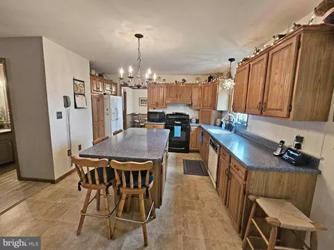 Kitchen - 402 Snyder Hill Rd, Lititz, PA 17543 photo 2 of 4
