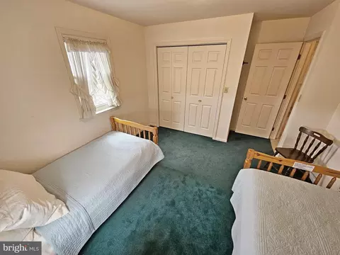 Bedroom - 402 Snyder Hill Rd, Lititz, PA 17543 photo 6 of 7